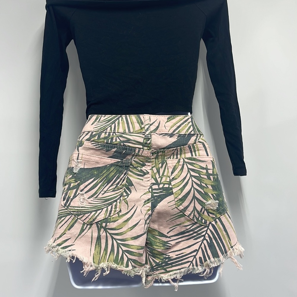 Shorts - Picture 5 of 11